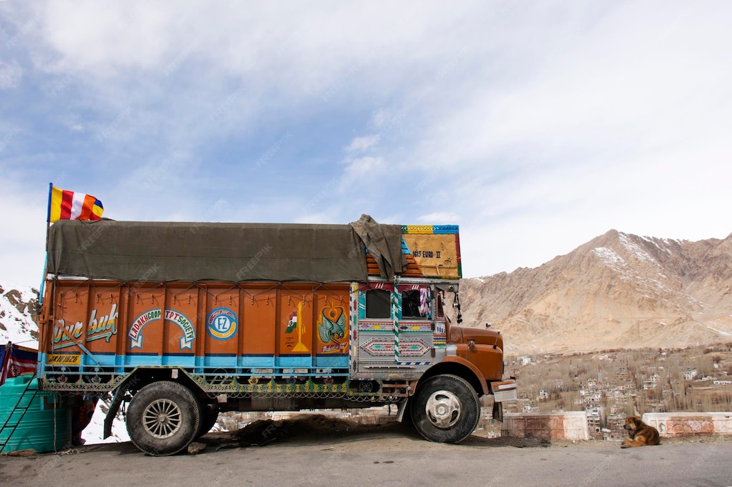 jammu-kashmir-india-march-20-indian-tibetan-people-donate-share-food-pilgrims-eat-canteen-truck-tibet-ceremony-festival-leh-ladakhon-march-20-2019-jammu-kashmir-india_258052-1205 (1)